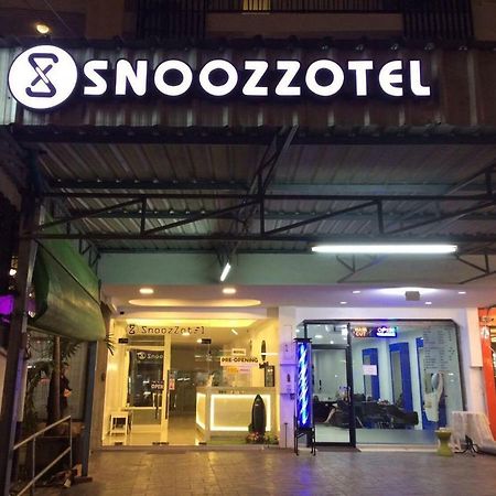 Snoozzotel Pattaya Bagian luar foto
