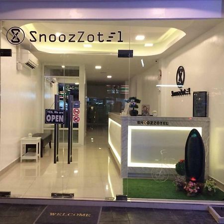 Snoozzotel Pattaya Bagian luar foto