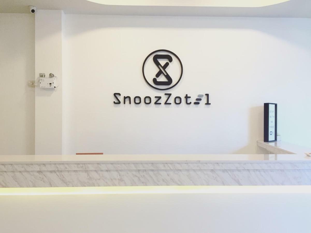 Snoozzotel Pattaya Bagian luar foto
