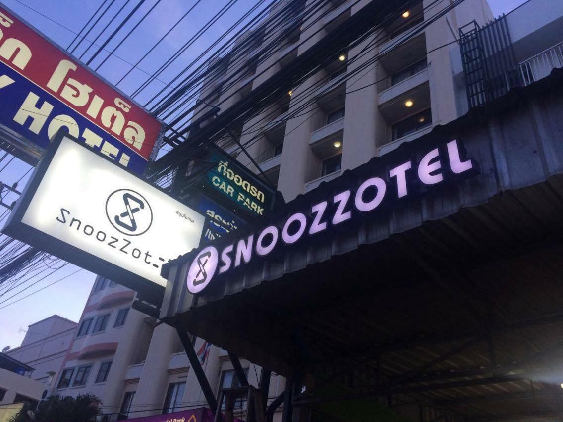 Snoozzotel Pattaya Bagian luar foto