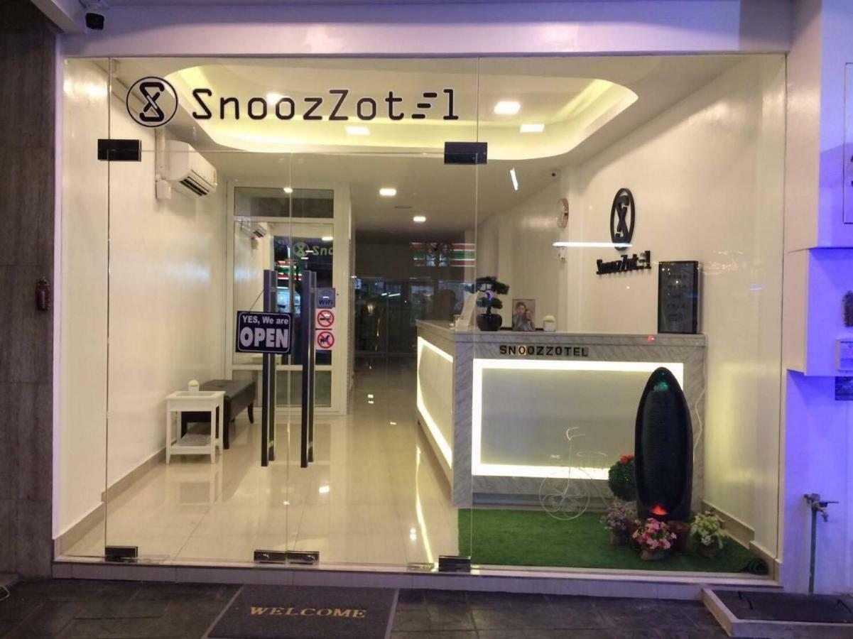 Snoozzotel Pattaya Bagian luar foto