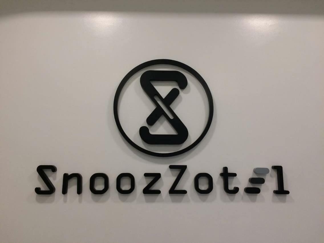 Snoozzotel Pattaya Bagian luar foto